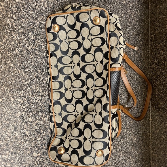 Coach purse - Picture 5 of 8